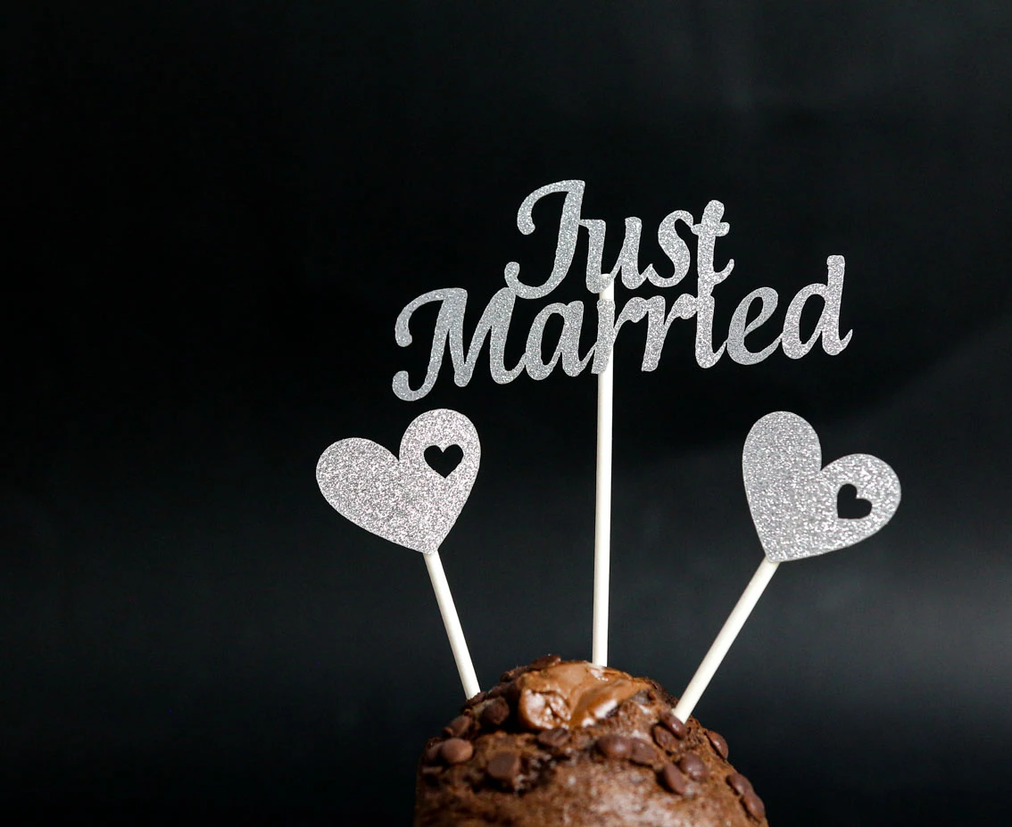 Pikery papierowe W&C Just Married, srebrne brokatowe, 5 szt.