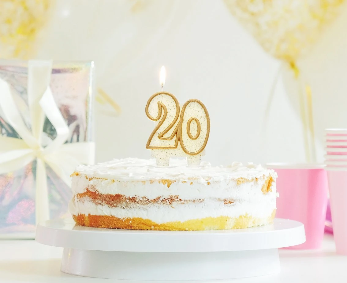Świeczka B&C cyferka "20", złoty kontur, 8 cm