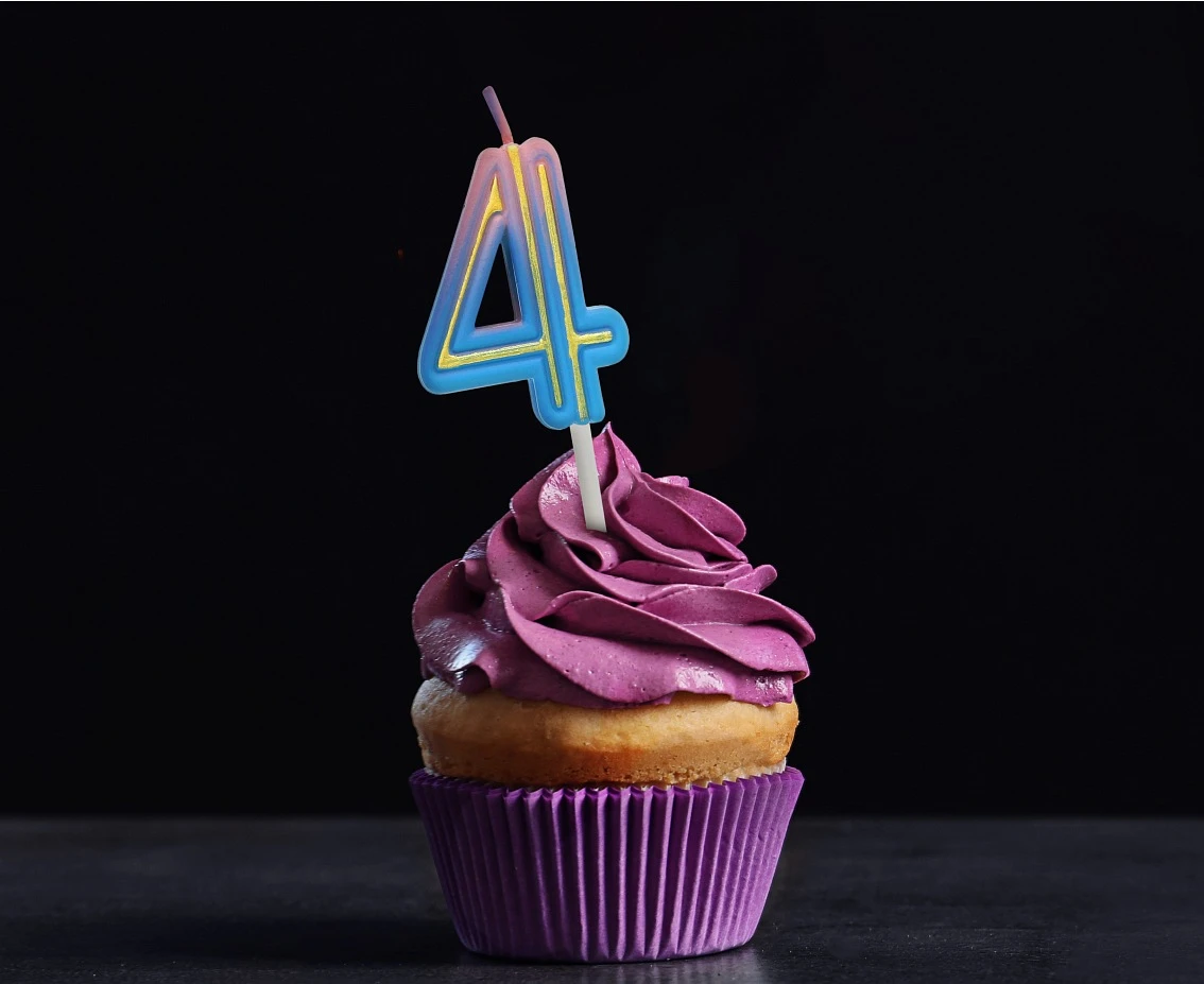 Świeczka cyferka B&C Neon 4, dł. całkowita 8 cm