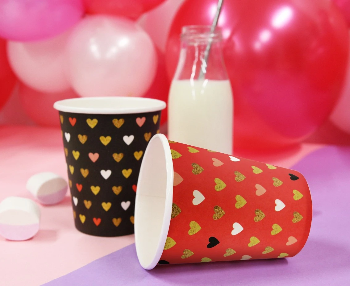 Kubeczki papierowe Kolekcja XOXO (czerwone), 250 ml/ 6 szt. KK