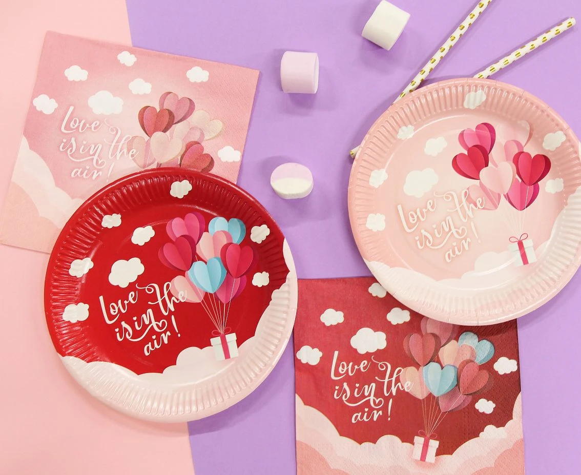 Talerzyki papierowe Kolekcja Love Is In The Air (czerwone), 18 cm/ 6 szt. KK