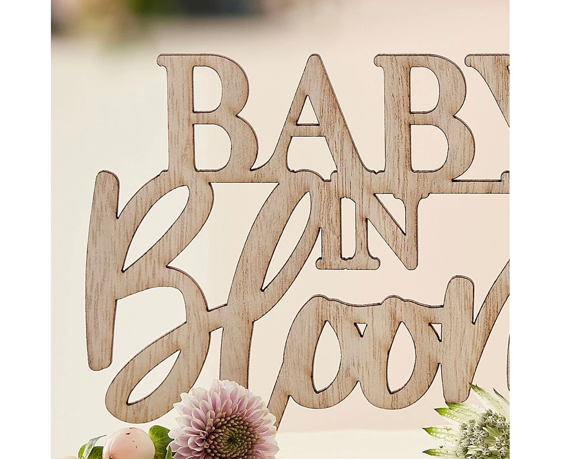 Dekoracje na tort Baby in Bloom, drewniany topper, 19 x 14 cm. KK